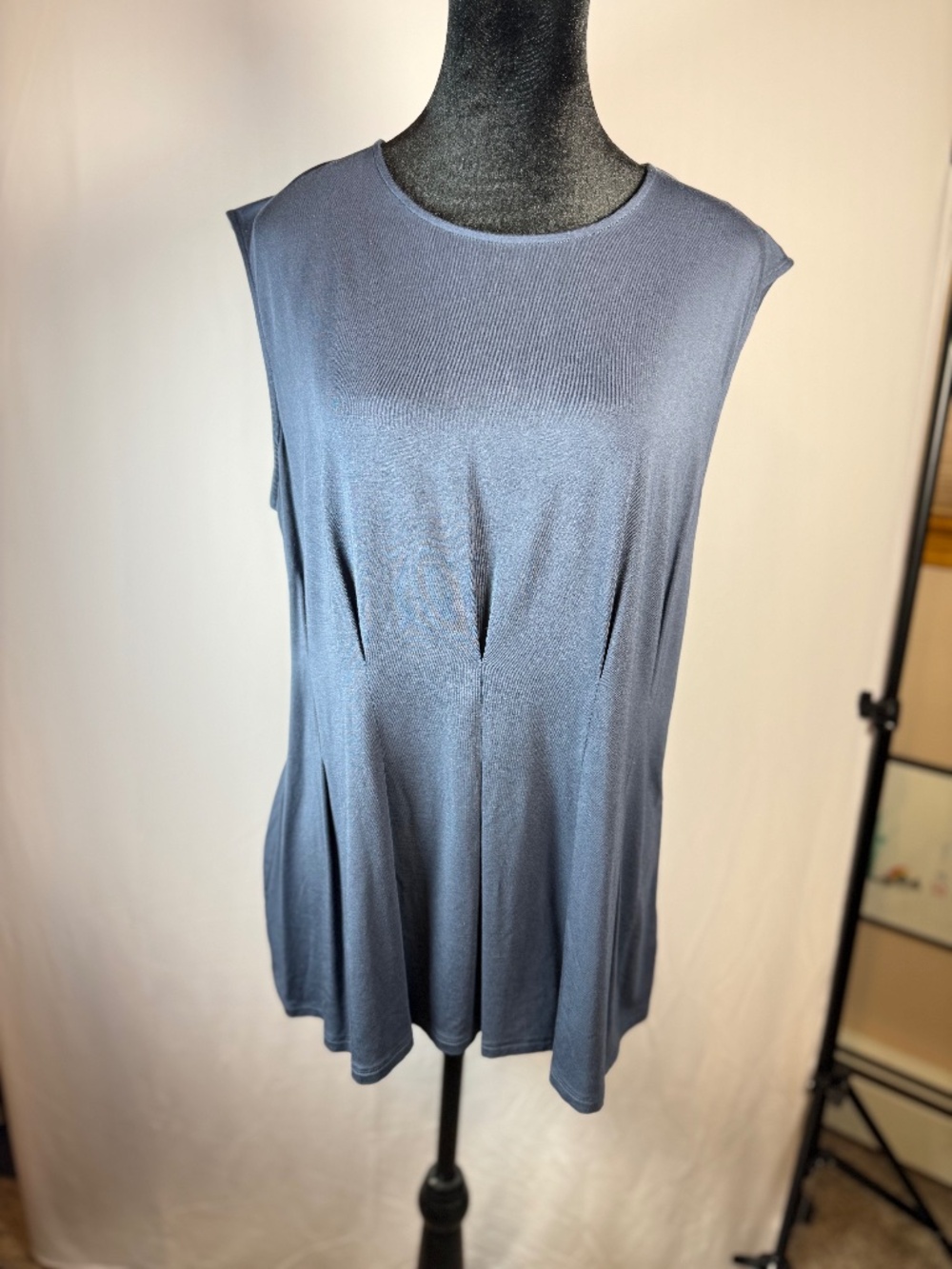 Nic+Zoe dark gray blue jersey knit sleeveless top. Size XL
